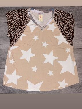 Mollys Boutique Shirt Size XL Short Sleeved Vneck Stars & Cheetah Print New Tags